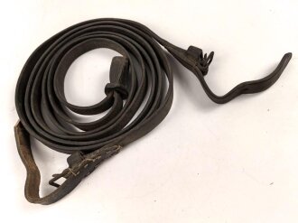 Lederriemen für Kavallerie oder bespannte Artillerie. Ungereinigtes Stück, Länge etwa 140cm