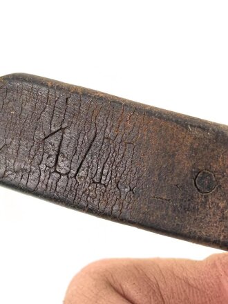 Lederriemen für Kavallerie oder bespannte Artillerie. Ungereinigtes Stück, Länge etwa 140cm