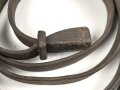 Lederriemen für Kavallerie oder bespannte Artillerie. Ungereinigtes Stück, Länge etwa 140cm