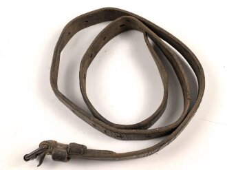 Lederriemen für Kavallerie oder bespannte Artillerie, datiert 1937. Ungereinigtes Stück, Länge etwa 120cm