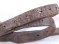 Lederriemen für Kavallerie oder bespannte Artillerie, datiert 1937. Ungereinigtes Stück, Länge etwa 120cm