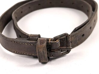 Lederriemen für Kavallerie oder bespannte Artillerie, datiert 1937. Ungereinigtes Stück, Länge  etwa 120cm