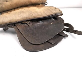 Frankreich 1. Weltkrieg, Sattel " Chesaud Paris 1914" Leder weich., ungereinigtes Stück