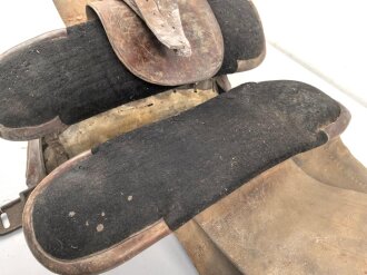 k.u.k. Österreich, Armeesattel in gutem Gesamtzustand, datiert 15, Hersteller aus Wien, ungereinigtes Stück