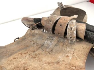 k.u.k. Österreich, Armeesattel in gutem Gesamtzustand, datiert 15, Hersteller aus Wien, ungereinigtes Stück