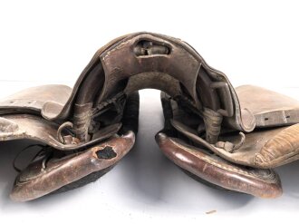 k.u.k. Österreich, Armeesattel in gutem Gesamtzustand, datiert 15, Hersteller aus Wien, ungereinigtes Stück