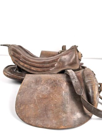 k.u.k. Österreich, Armeesattel in gutem Gesamtzustand, datiert 15, Hersteller aus Wien, ungereinigtes Stück