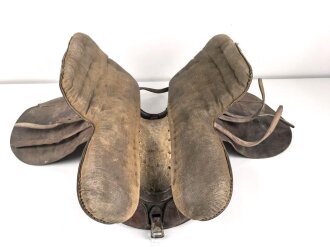 Armeesattel Wehrmacht, datiert 1943, Leder weich, ungereinigtes Stück