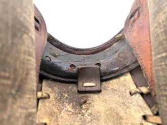 Armeesattel Wehrmacht, datiert 1943, Leder weich, ungereinigtes Stück