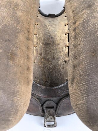Armeesattel Wehrmacht, datiert 1943, Leder weich, ungereinigtes Stück