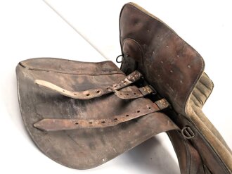 Armeesattel Wehrmacht, datiert 1943, Leder weich, ungereinigtes Stück