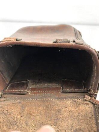 Satteltasche Wehrmacht, datiert 1938, ungereinigtes Stück, ein D-Ring alt ergänzt