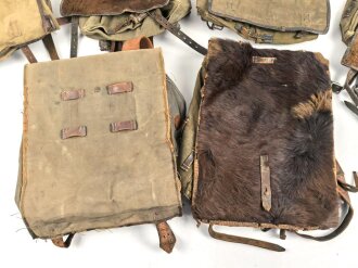 Sechs deutsche Tornister aus der Zeit des 2. Weltkrieg, Wehrmacht und Partei bzw. Eigentumstücke für Parteiverbände. Alles mehr oder weniger defekt