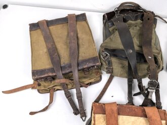 Sechs deutsche Tornister aus der Zeit des 2. Weltkrieg, Wehrmacht und Partei bzw. Eigentumstücke für Parteiverbände. Alles mehr oder weniger defekt