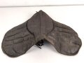 Kaiserreich und 1. Weltkrieg, Sitzkissen für einen Bocksattel. Leder zum Teil angetrocknet, ungereinigtes Stück