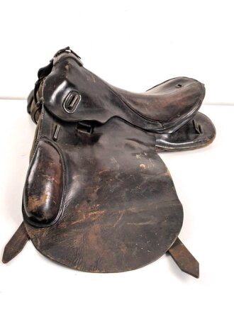 1. Weltkrieg,  Armee Sattel datiert 1915,  ungereinigtes Stück in gutem Gesamtzustand