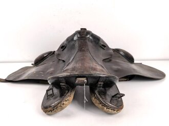 1. Weltkrieg,  Armee Sattel datiert 1915,  ungereinigtes Stück in gutem Gesamtzustand