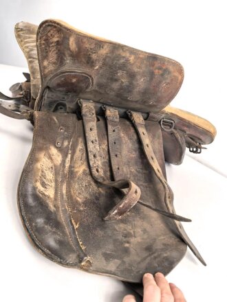 Armeesattel Wehrmacht, undeutlicher Stempel, guter Gesamtzustand, ungereinigtes Stück