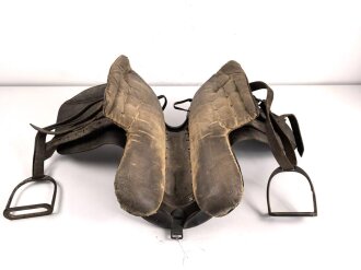Kaiserreich und 1. Weltkrieg,  Armee Sattel in gutem Gesamtzustand, Kammerstück Dragoner Regiment 1, datiert 1988,  ungereinigtes Stück