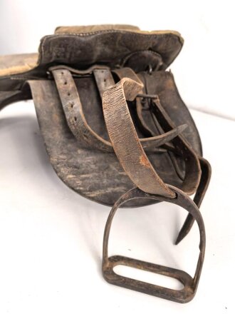 Kaiserreich und 1. Weltkrieg,  Armee Sattel in gutem Gesamtzustand, Kammerstück Dragoner Regiment 1, datiert 1988,  ungereinigtes Stück