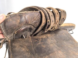 Kaiserreich und 1. Weltkrieg,  Armee Sattel in gutem Gesamtzustand, Kammerstück Dragoner Regiment 1, datiert 1988,  ungereinigtes Stück