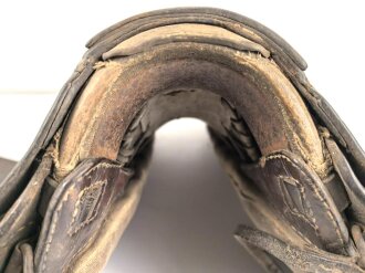 Kaiserreich und 1. Weltkrieg,  Armee Sattel in gutem Gesamtzustand, Kammerstück Dragoner Regiment 1, datiert 1988,  ungereinigtes Stück