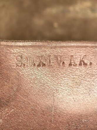 1. Weltkrieg ?,  lederne Tasche ähnlich einer Kartentasche. Leicht verzogen, ungereinigt, Kammerstempel