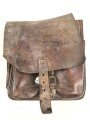 1. Weltkrieg ?,  lederne Tasche ähnlich einer Kartentasche. Leicht verzogen, ungereinigt, Kammerstempel