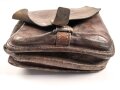 1. Weltkrieg ?,  lederne Tasche ähnlich einer Kartentasche. Leicht verzogen, ungereinigt, Kammerstempel