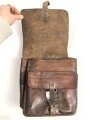 1. Weltkrieg ?,  lederne Tasche ähnlich einer Kartentasche. Leicht verzogen, ungereinigt, Kammerstempel