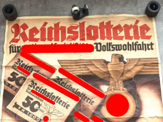 Großformatiges Plakat "Reichslotterie für nationalsozialistische Volkswohlfahrt" Stark verknittert, mehrfach gefalten. Maße 83 x 117cm