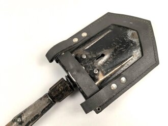 Nationale Volksarmee der DDR, Klappspaten in Tasche