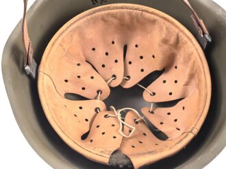 Tschechoslowakei, Stahlhelm in gutem Gesamtzustand, datiert 1952