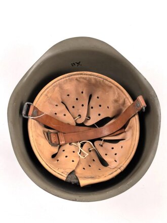 Tschechoslowakei, Stahlhelm in gutem Gesamtzustand, datiert 1952