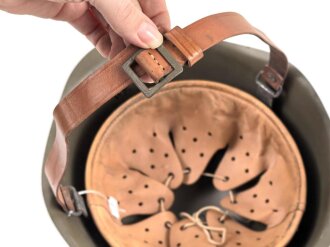 Tschechoslowakei, Stahlhelm in gutem Gesamtzustand, datiert 1952