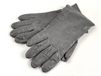 Bundeswehr, Paar Lederhandschuhe Grösse 9, wohl ungetragenes Paar mit zwei kleinen Farbflecken