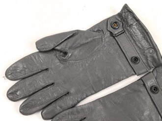 Bundeswehr, Paar Lederhandschuhe Grösse 9, wohl ungetragenes Paar mit zwei kleinen Farbflecken