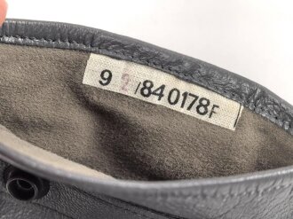 Bundeswehr, Paar Lederhandschuhe Grösse 9, wohl ungetragenes Paar mit zwei kleinen Farbflecken