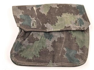Nationale Volksarmee der DDR, Magazintasche für drei Kurvenmagazine im Flächentarndruck. Ungereinigtes Stück