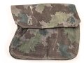 Nationale Volksarmee der DDR, Magazintasche für drei Kurvenmagazine im Flächentarndruck. Ungereinigtes Stück