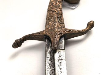 Blankwaffe im orientalischen Stil. Gesamtlänge 92cm, Alter und Herkunft unbekannt