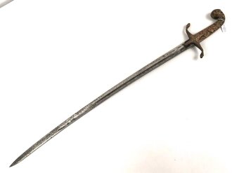 Blankwaffe im orientalischen Stil. Gesamtlänge 92cm, Alter und Herkunft unbekannt