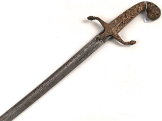 Blankwaffe im orientalischen Stil. Gesamtlänge 92cm, Alter und Herkunft unbekannt
