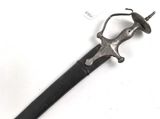 Blankwaffe im orientalischen Stil. Gesamtlänge 93cm, Alter und Herkunft unbekannt