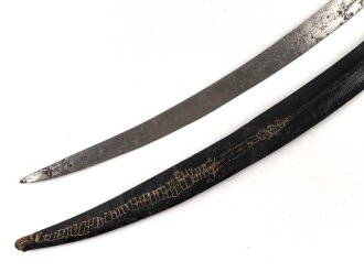 Blankwaffe im orientalischen Stil. Gesamtlänge 93cm, Alter und Herkunft unbekannt