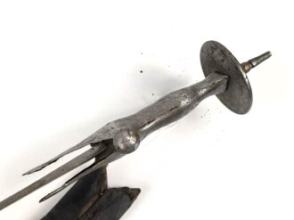 Blankwaffe im orientalischen Stil. Gesamtlänge 93cm, Alter und Herkunft unbekannt