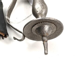 Blankwaffe im orientalischen Stil. Gesamtlänge 93cm, Alter und Herkunft unbekannt