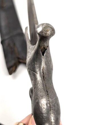 Blankwaffe im orientalischen Stil. Gesamtlänge 93cm, Alter und Herkunft unbekannt