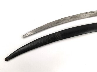 Blankwaffe im orientalischen Stil. Gesamtlänge 93cm, Alter und Herkunft unbekannt