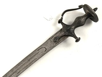 Blankwaffe im orientalischen Stil. Gesamtlänge 87cm, Alter und Herkunft unbekannt